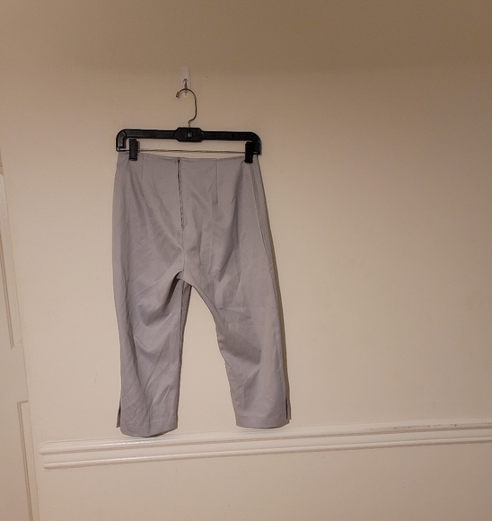 Grey Capris 🖤 - Picture 2 of 3